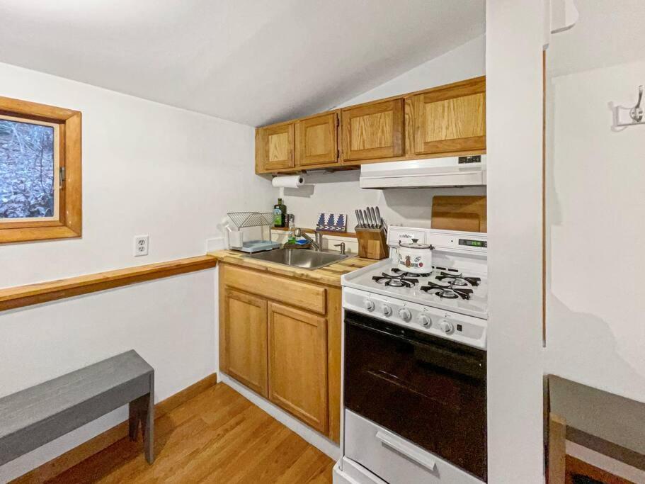 Breezy Hill Eccentric Studio Cottage Accord Extérieur photo
