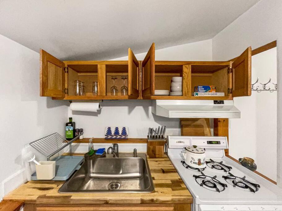 Breezy Hill Eccentric Studio Cottage Accord Extérieur photo