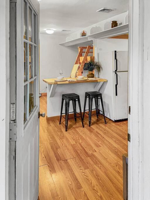 Breezy Hill Eccentric Studio Cottage Accord Extérieur photo